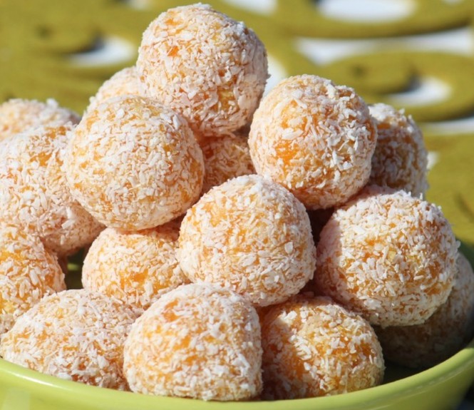Almond apricot balls