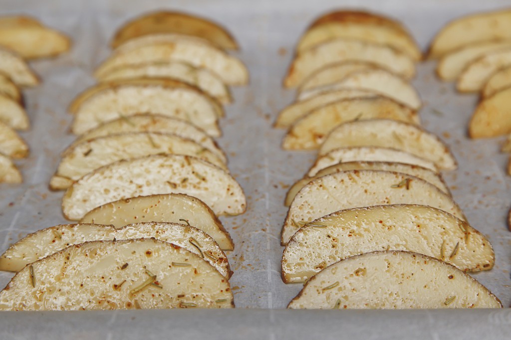 Baked Rosemary and Parmesan Potato Wedges