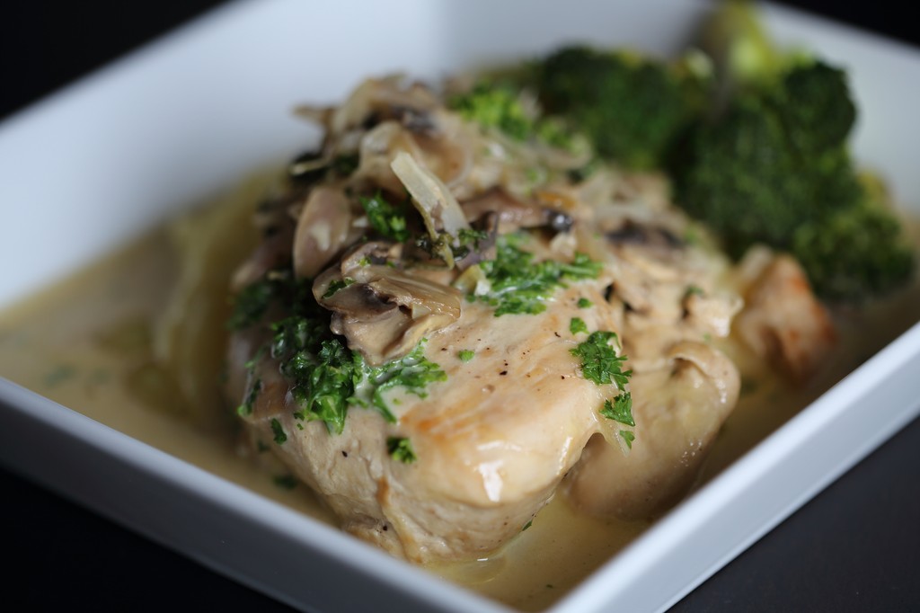 Chicken in White Wine Sauce | Tajinny.com