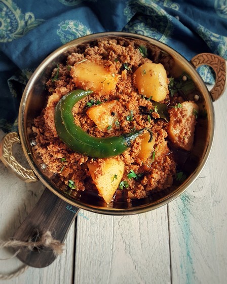 Spicy minced beef and potato curry | Tajinny.com