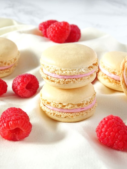 Macarons with Raspberry Filling | Tajinny.com