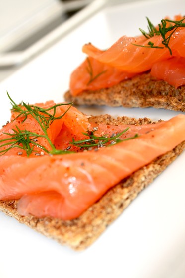 SMOKED SALMON RYVITA SNACK! | Tajinny.com