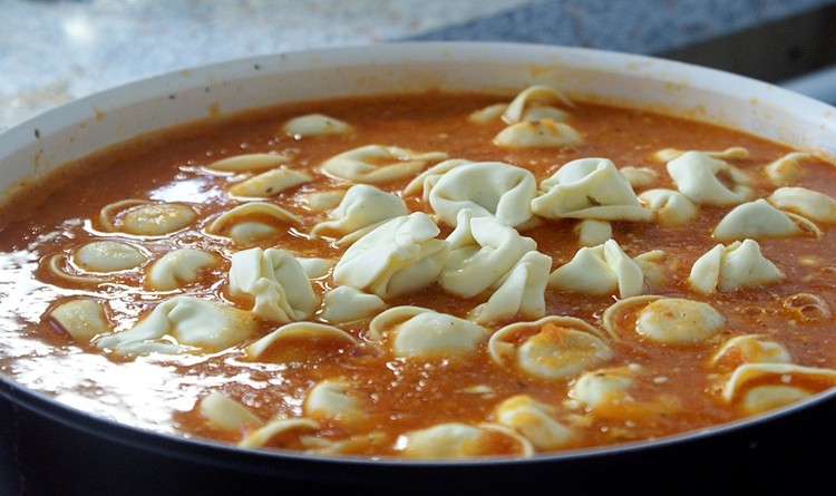 tomato soup with cheese tortellini | Tajinny.com