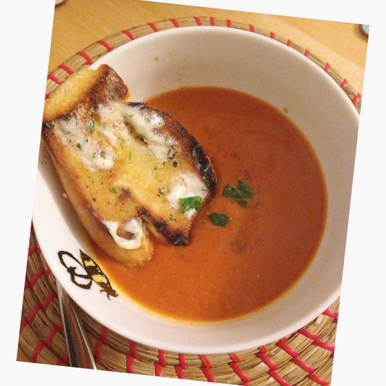 Tomato And Basil Soup With Garlic Bread Tajinny Com